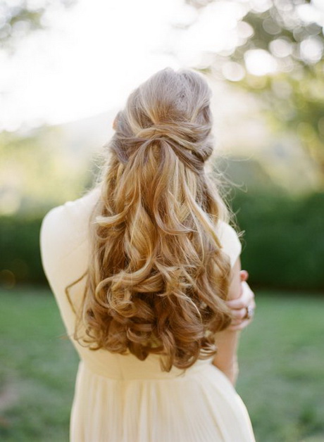 Acconciatura sposa capelli lunghi semi raccolti