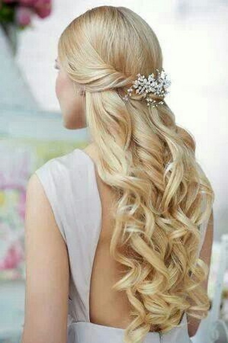 Acconciatura sposa capelli lunghi semi raccolti