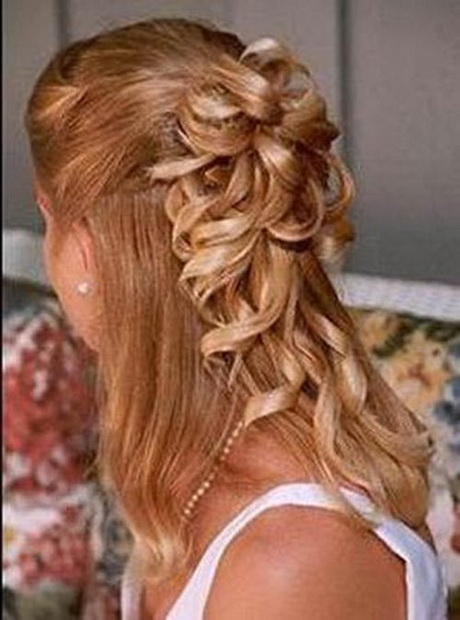 Acconciatura sposa capelli lunghi semi raccolti