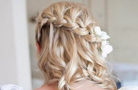 Acconciature sposa capelli lunghi trecce