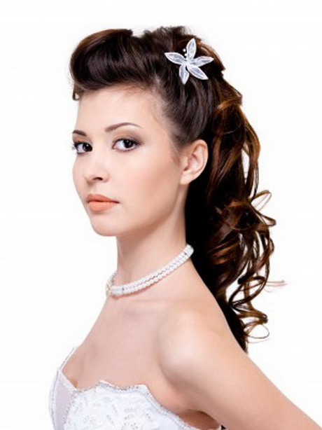 Acconciature sposa capelli semiraccolti