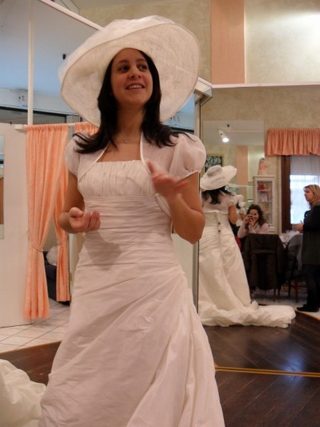 Acconciature sposa con cappello