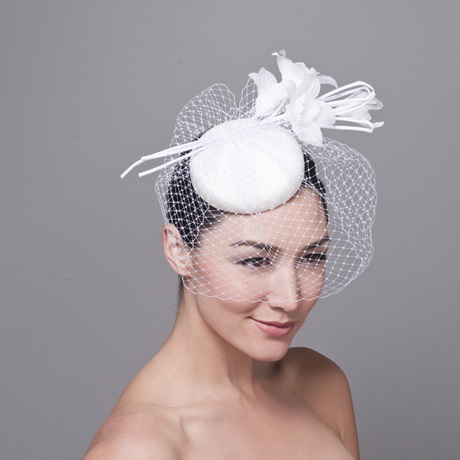 Acconciature sposa con cappello