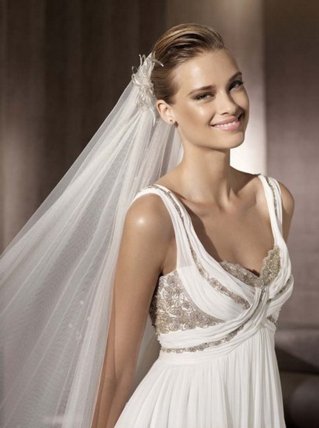 Acconciature sposa con velo capelli lunghi