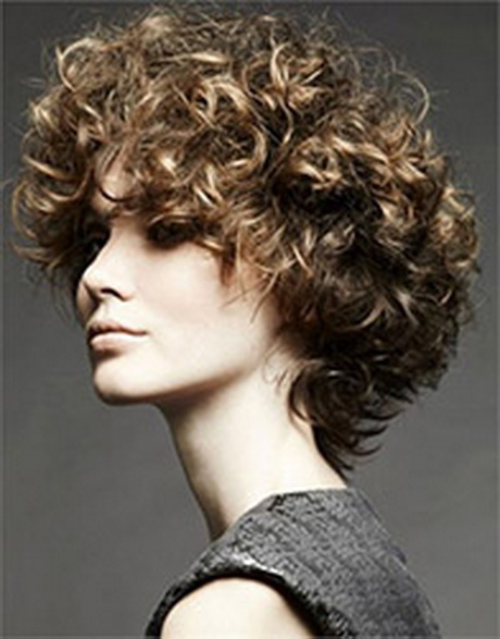 Capelli ricci moda