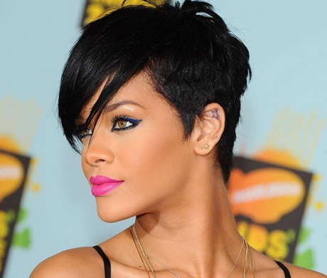 Rihanna taglio di capelli