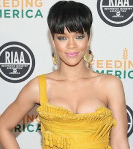 Rihanna taglio di capelli