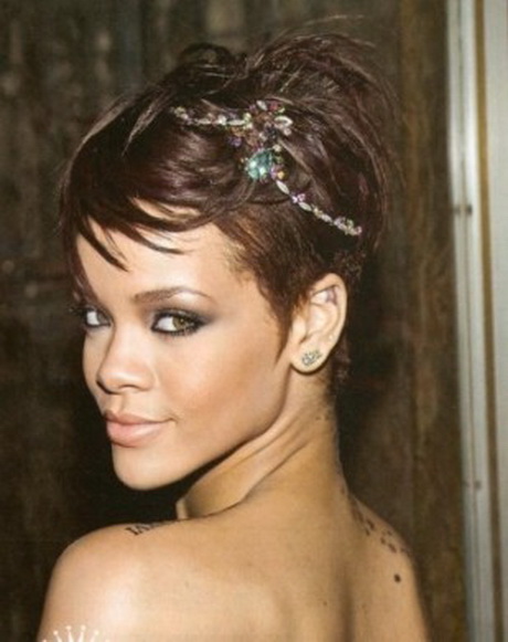 Taglio capelli corti rihanna