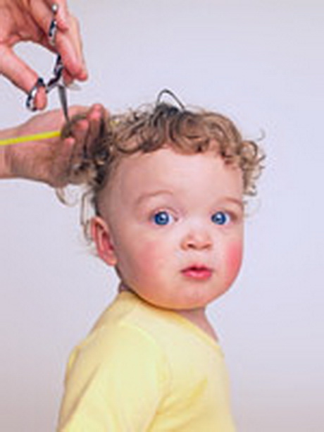 Taglio capelli neonato
