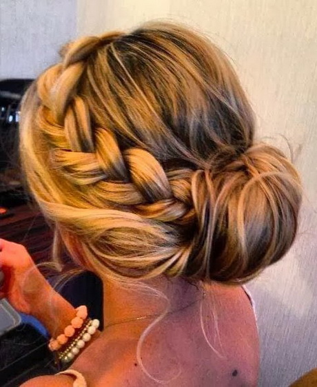 Acconciature chignon con trecce