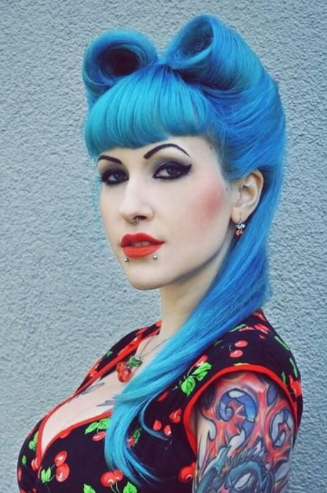 Acconciature pin up capelli lunghi