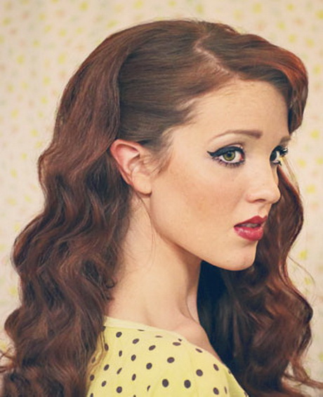 Acconciature pin up capelli lunghi