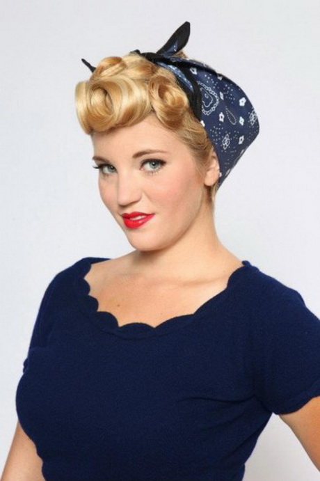 Acconciature pin up capelli lunghi