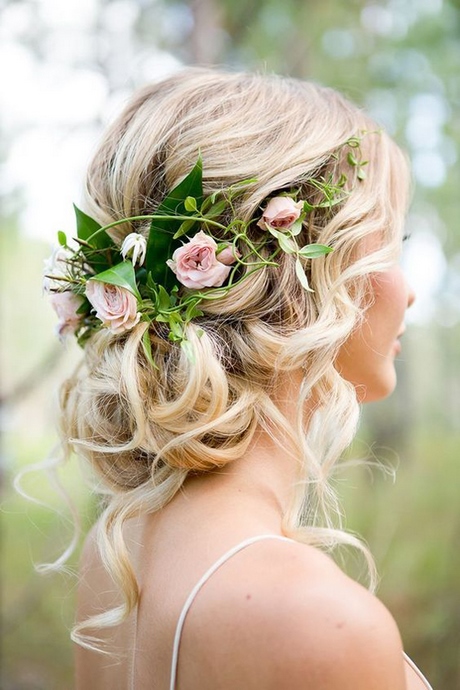 Acconciatura capelli sposa 2020