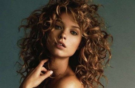 Capelli ricci tendenze 2017