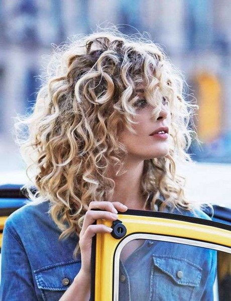 Capelli ricci tendenze 2017