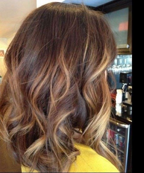 Capelli scuri con balayage