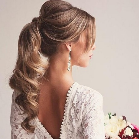 Acconciatura sposa capelli lunghi 2018