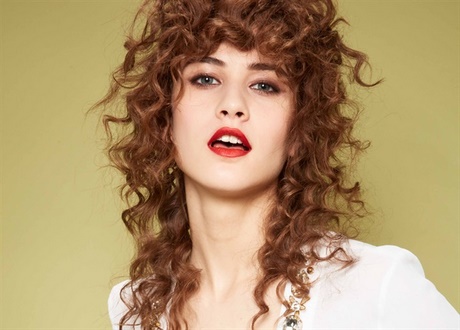 Tendenza capelli ricci 2018