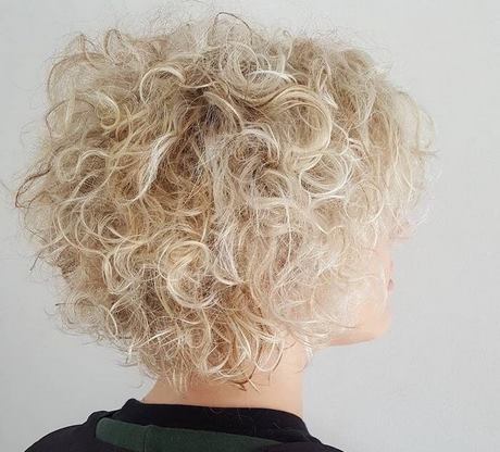 Capelli corti 2019 ricci