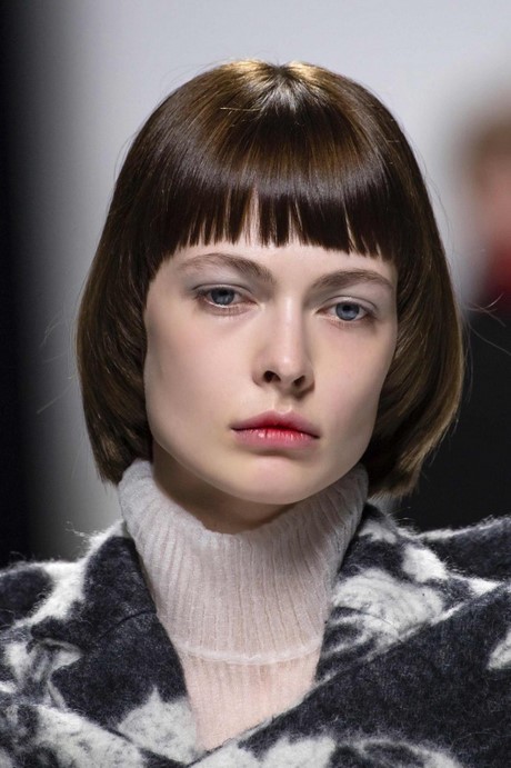 Moda capelli ricci corti 2019