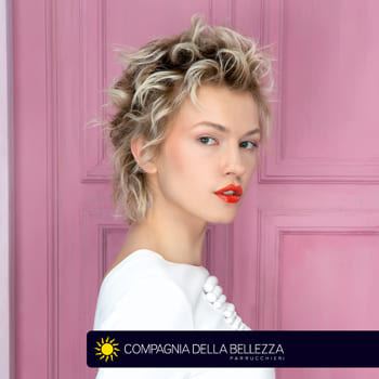 Tagli di capelli ricci corti 2019