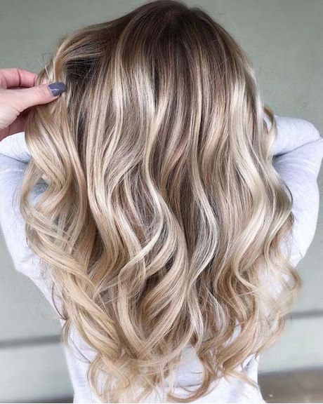 Tendenze colore capelli estate 2022