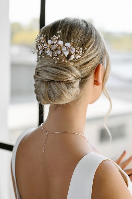 Acconciature sposa 2023 chignon