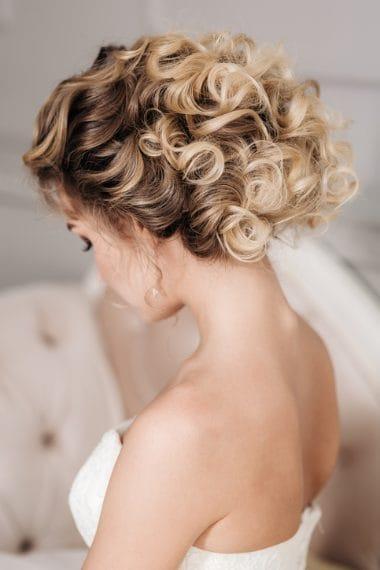 Acconciature sposa raccolti 2023