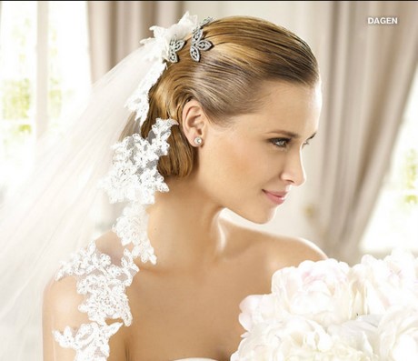 Acconciature capelli lisci sposa