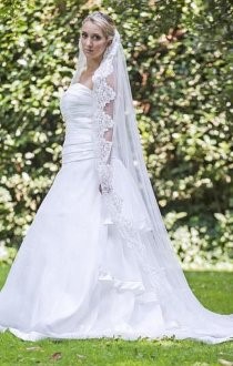 Acconciature per sposa con velo