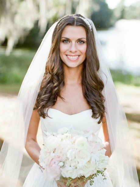 Acconciature sposa capelli sciolti lunghi