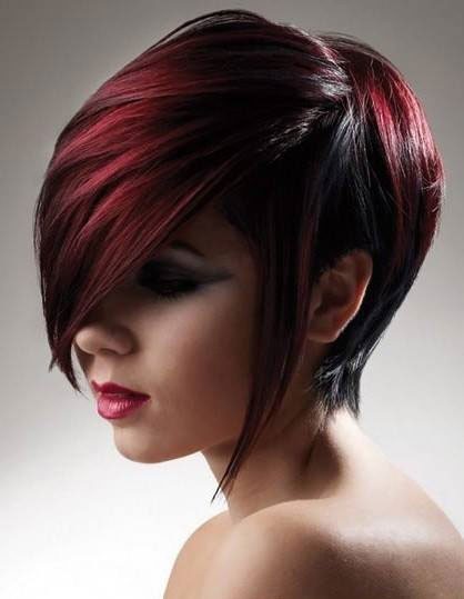 Capelli corti con meches rosse