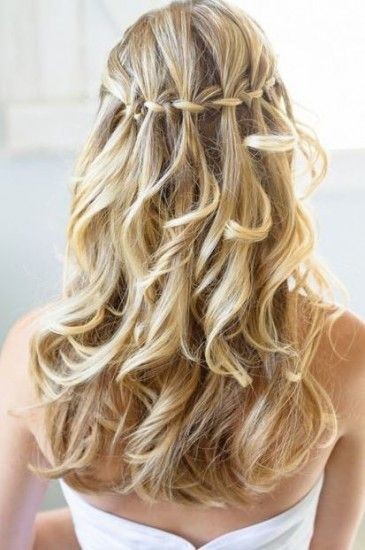 Capelli ricci con le trecce