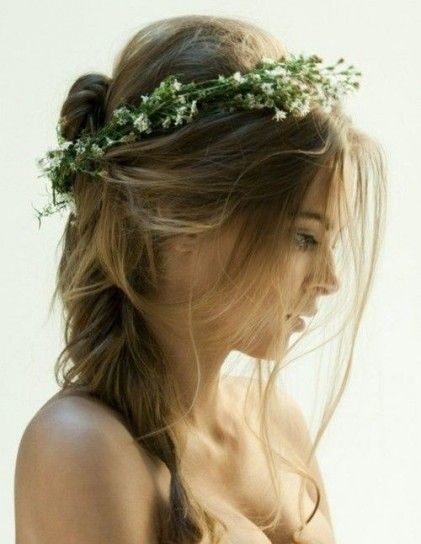 Fiori nei capelli sposa