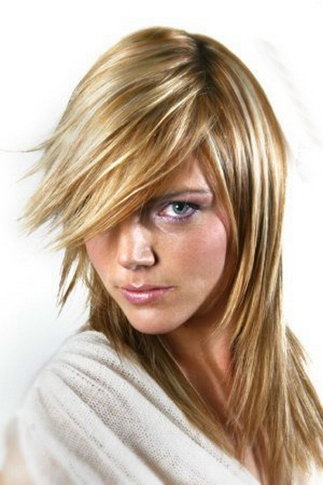 Foto capelli con meches bionde