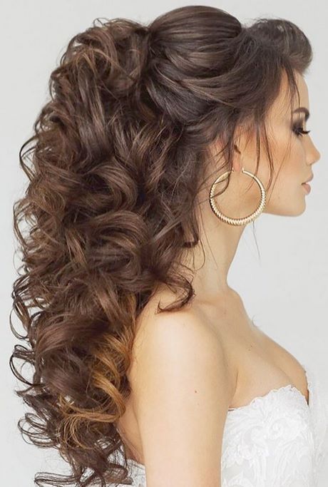 Acconciature sposa 2020 capelli ricci