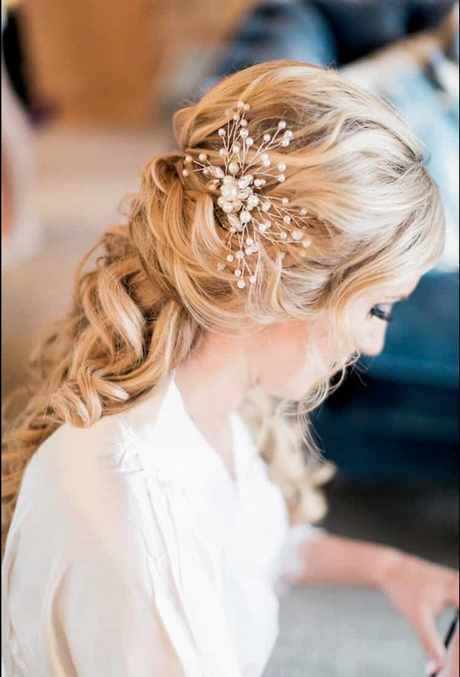 Capelli raccolti sposa 2020