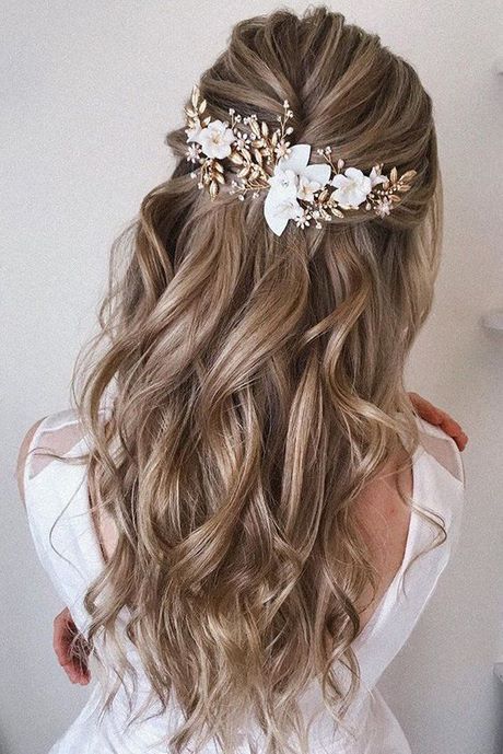 Capelli ricci sposa 2020