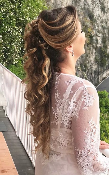 Tendenze acconciature sposa 2020