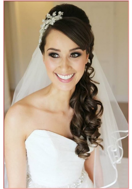 Acconciature sposa con capelli lunghi