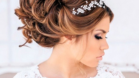 Capelli raccolti morbidi sposa