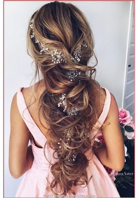 Pettinature capelli lunghi da sposa