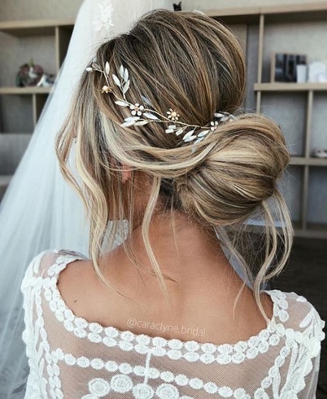 Pettinature sposa 2022 capelli lunghi