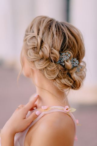 Acconciatura sposa 2021 capelli lunghi