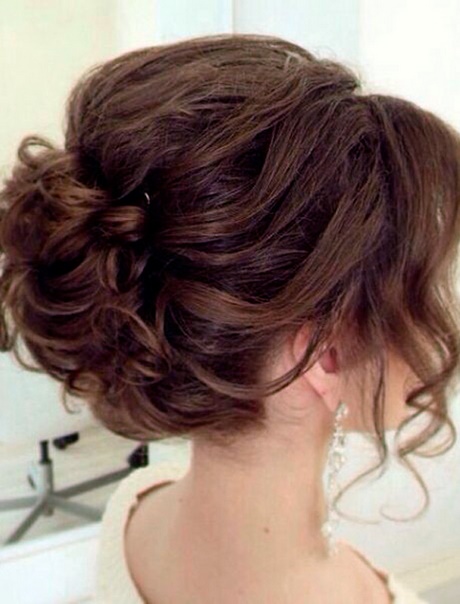 Acconciature sposa capelli raccolti morbidi