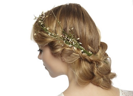 Acconciature sposa capelli raccolti morbidi