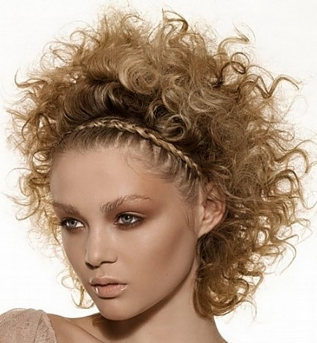 Capelli ricci con trecce