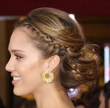 Pettinature chignon laterale