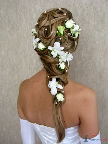 Acconciature da sposa con fiori